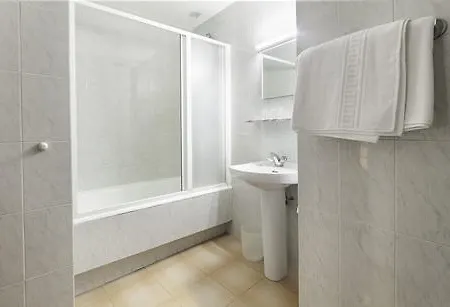 El Call Hotel *