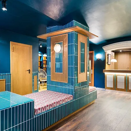 El Call Hotel *