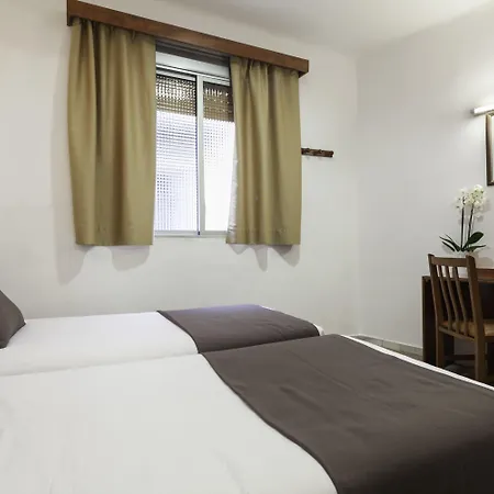 El Call Hotel *
