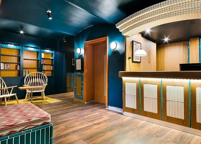El Call Hotel *